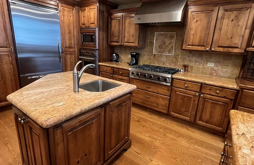 Warm Springs Condo | The Hemingways is a ski-in, ski-out residence located in beautiful Sun Valley