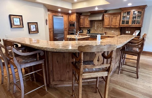 Warm Springs Condo | The Hemingways is a ski-in, ski-out residence located in beautiful Sun Valley