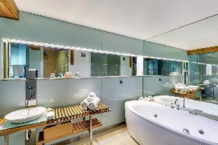 Sullivan's Cove Hotel | The Henry Jones Art Hotel