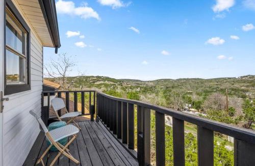 Leander House | The Heritage Hideaway Sweeping Views Games & More