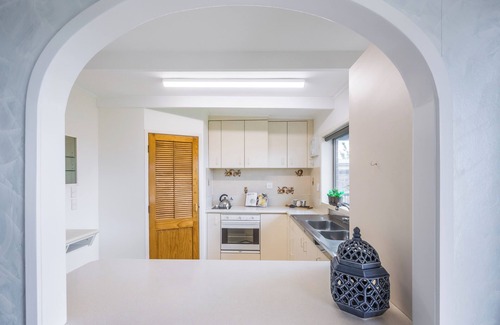 Rothesay Bay House | The Hidden Clifftop Gemn-Ocean Viewn-Beach Life