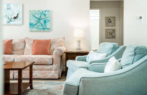 Bid-a-wee Beach House | The Hideaway | Bid-a-Wee Beach | 2 minute walk to Private Beach Access | Close to Frank Brown Park