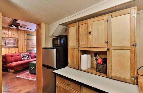 Sayles Blvd. Area House | The Hideout - A Sayles Ranch Guesthouse