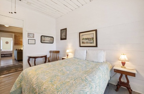 Cedar Key Hotel | The Historic Island Hotel of Cedar Key