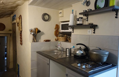 Les Assions Bed & Breakfast | THE HOUSE IN TYPICALLY CÉVENLE HOUSE