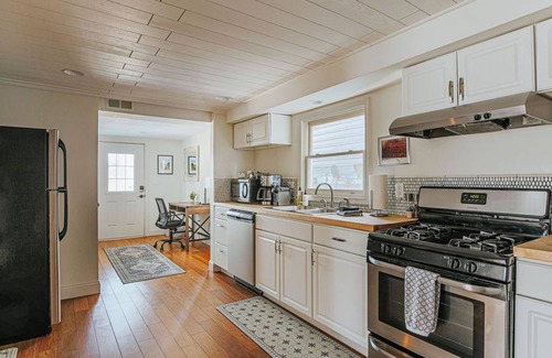 Staunton House | The Hunker Down: Cheerful 2 Bed and Pet Friendly