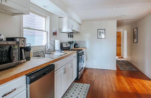 Staunton House | The Hunker Down: Cheerful 2 Bed and Pet Friendly