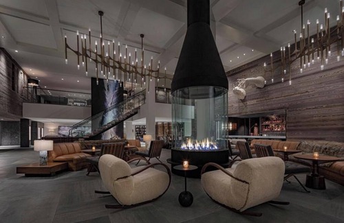 Vail Hotel | The Hythe in Lionshead - QQ room - walk to ski lifts, pool, spa, dining onsite!