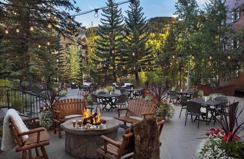 Vail Hotel | The Hythe in Lionshead - QQ room - walk to ski lifts, pool, spa, dining onsite!
