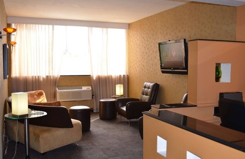 East Forest Hotel | The Independence Inn Charlotte/Matthews Hotel