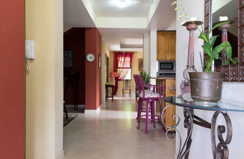 Barbican House | The Inn at 6 - Elegant & Pristine Home an Oasis in The City of Kingston