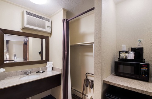 Gunnison Hotel | The Inn at Tomichi Village