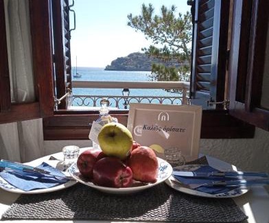 Plaka Apartment | The Island sea view apartment