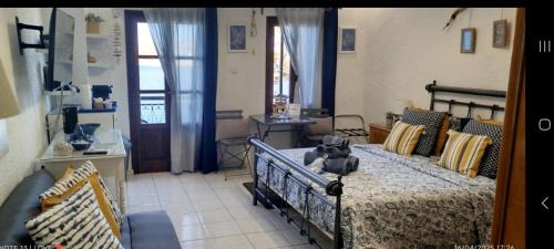 Plaka Apartment | The Island sea view apartment