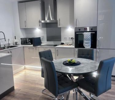 Harlow Apartment | The Ivy Abode 2 bed Apartment