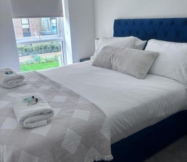Harlow Apartment | The Ivy Abode 2 bed Apartment