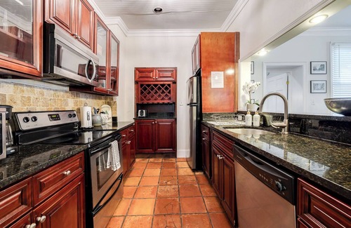 Beach Institute Condo | The James Leonard House with Pool!