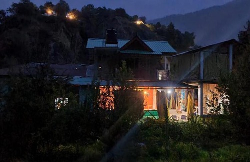 Old Manali Bed & Breakfast | The Joint Cafe & Homestay India