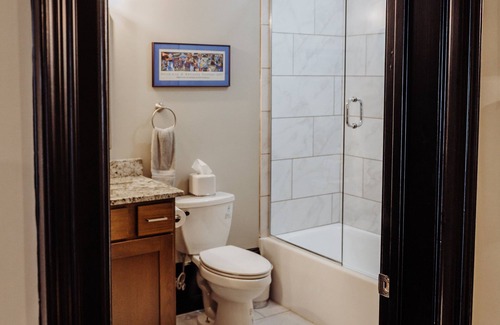 Historic South Hill House | The Kentucky Bourbon Suite w/cozy Fireplace!