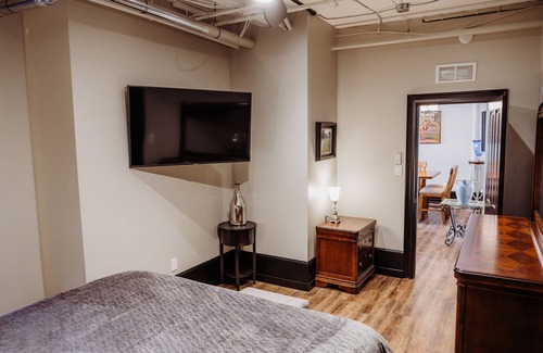 Historic South Hill House | The Kentucky Bourbon Suite w/cozy Fireplace!