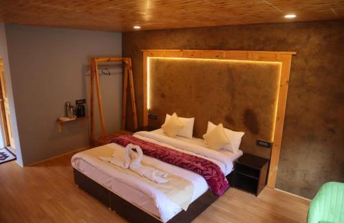 Hunder Hotel | The Khama