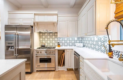Mount Pocono House | The King Queen of The Poconos