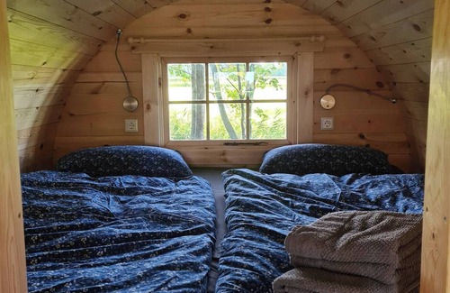 Holtgast Cabin | The Kirsche - Rustic sleeping barrel in East Frisia