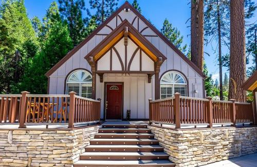 Shaver Lake House | The Knotty Sparrow Prime Spot Smores Nights