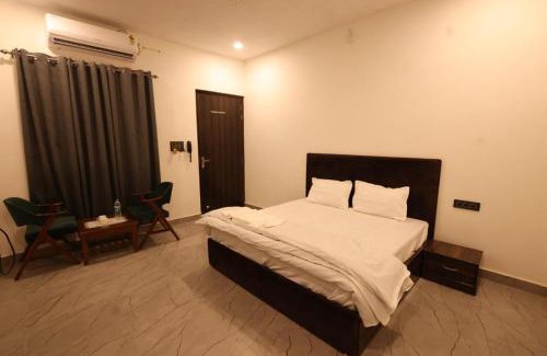 Panipat Hotel | The Lagoon