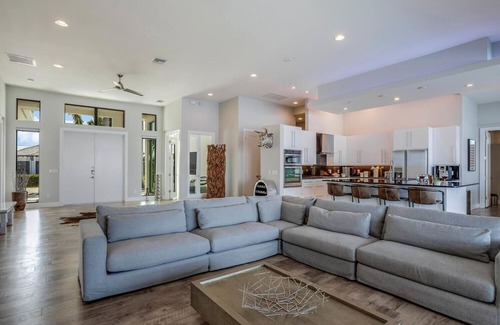 Eight Lakes Villa | THE LAKE HOUSE - Luxury Modern, Infinity-Pool, Western Exp., Lake Gulf Access,