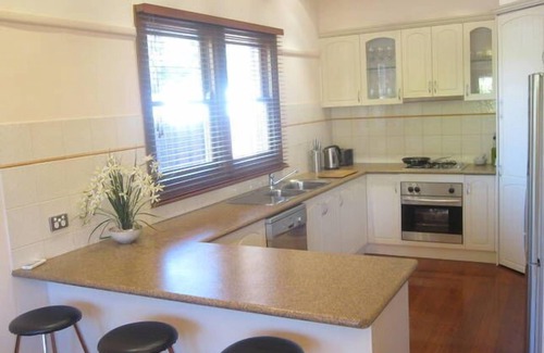 Bendigo House | The Lake House - Wifi- no add on costs