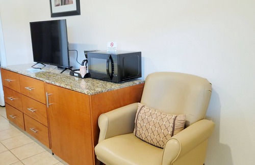 Winnsboro Hotel | The Lake Store Lodging Room #5