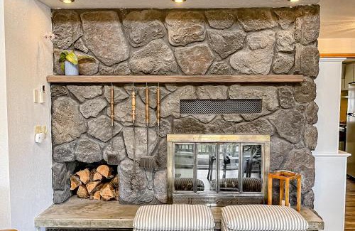 Shelton House | The Lakefront Treehouse