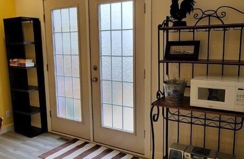 Sylvan Lake Cottage | *The LakeHouse* Character n' charm await one block from the beach.