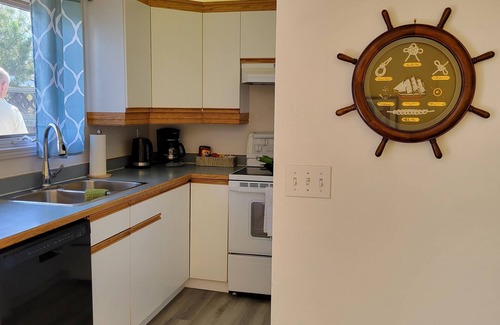 Sylvan Lake Cottage | *The LakeHouse* Character n' charm await one block from the beach.