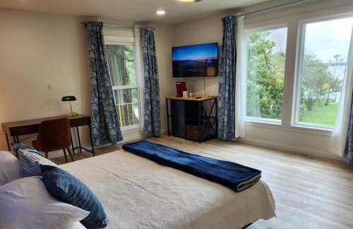 El Lago Bed & Breakfast | The Lakehouse on Clear Lake