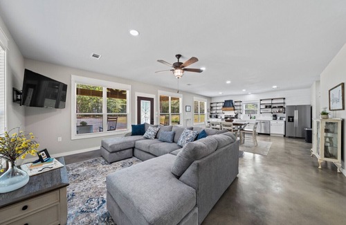 Russellville House | The Lakeside Bungalow, New Build on shores of Delaware Bay!