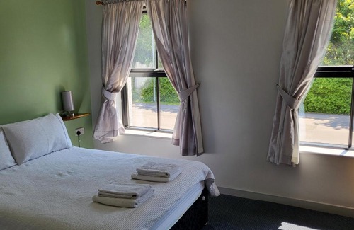 Glynneath Hotel | The Lamb and Flag
