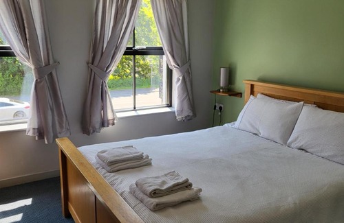 Glynneath Hotel | The Lamb and Flag