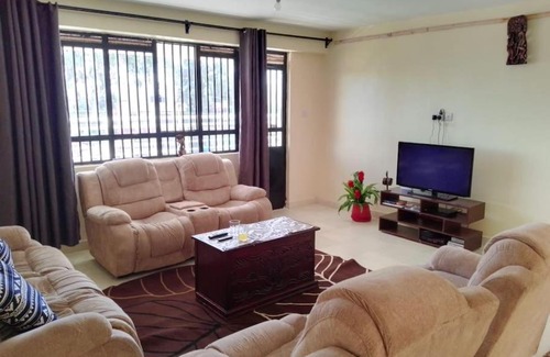 Viwanda Apartment | The Landing - En Suite w/ Wi-Fi