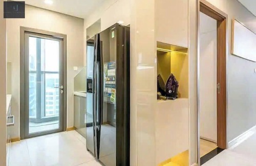 Hang Xanh Apartment | The Landmark 81 Deluxe Apartment Suite