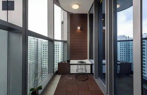 Hang Xanh Apartment | The Landmark 81 Deluxe Apartment Suite
