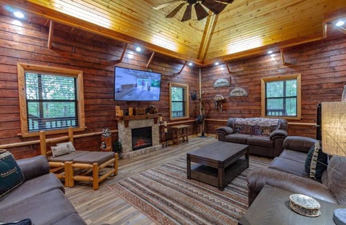 Broken Bow Cabin | The Lazy Bear Cabin at Hochatown