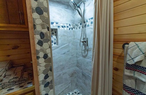 Broken Bow Cabin | The Lazy Bear Cabin at Hochatown