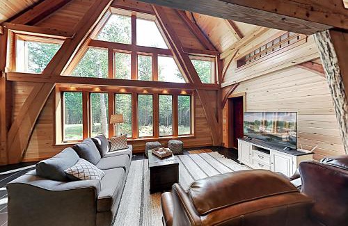 Franklin House | The Lazy Lumberjack Cottages