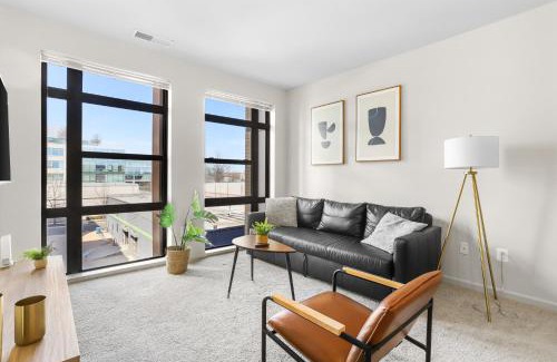 Arlington Apartment | The Leisure & The Work Mixed In One-Site