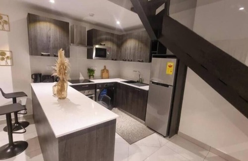 Accra Apartment | The Lennox Suites by Cozy [Unit 1]