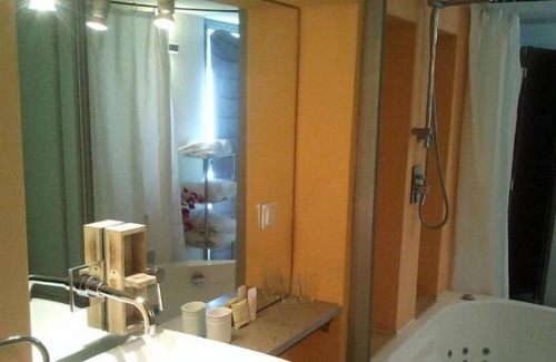 Artists Colony Cabin | The Liana Suite