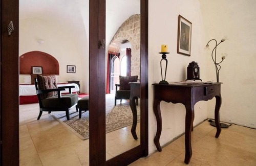 Artists Colony Cabin | The Liana Suite