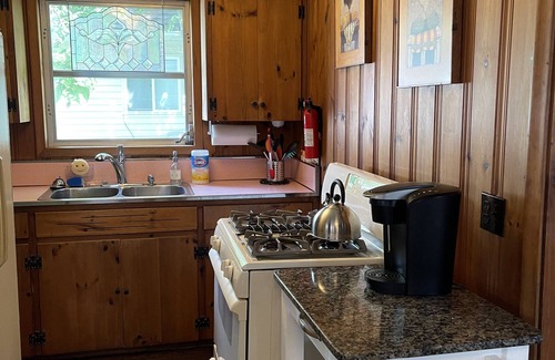 Lakeland Cottage | 🌟”The Lily Pad” Cottage🏡🚣‍♀️Strawberry Lakefront Fun on the Huron River Lake Chain!